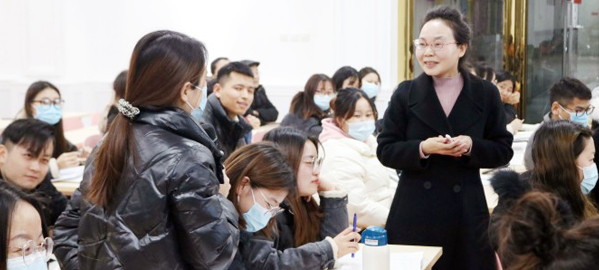 洛川 专家指导+名师授课+培优补弱+日清月结的教学模式