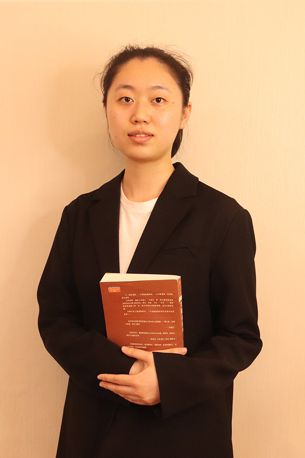 洛川梁艺 本科学历，优秀班主任