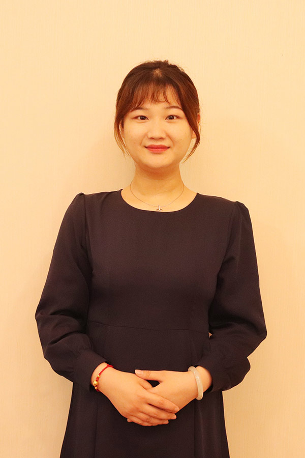 洛川文哲 本科学历，优秀班主任